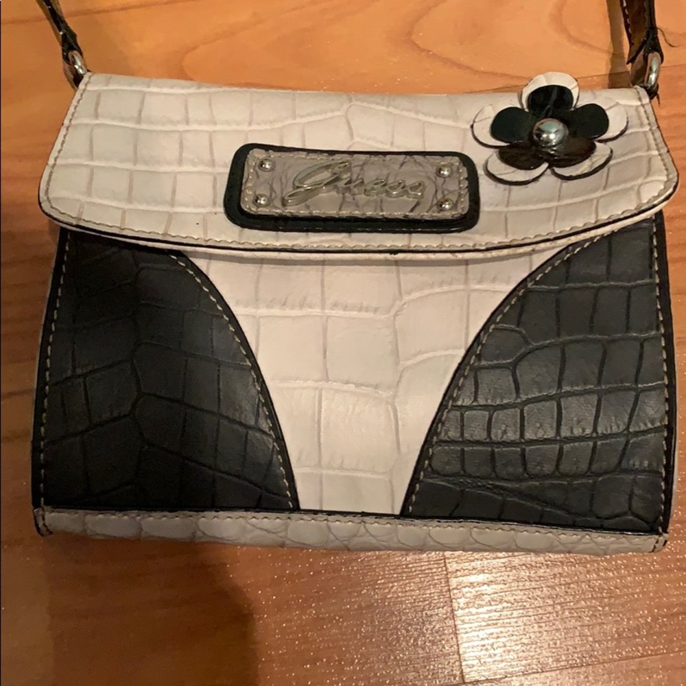Guess Cross-body - Picture 2 of 7